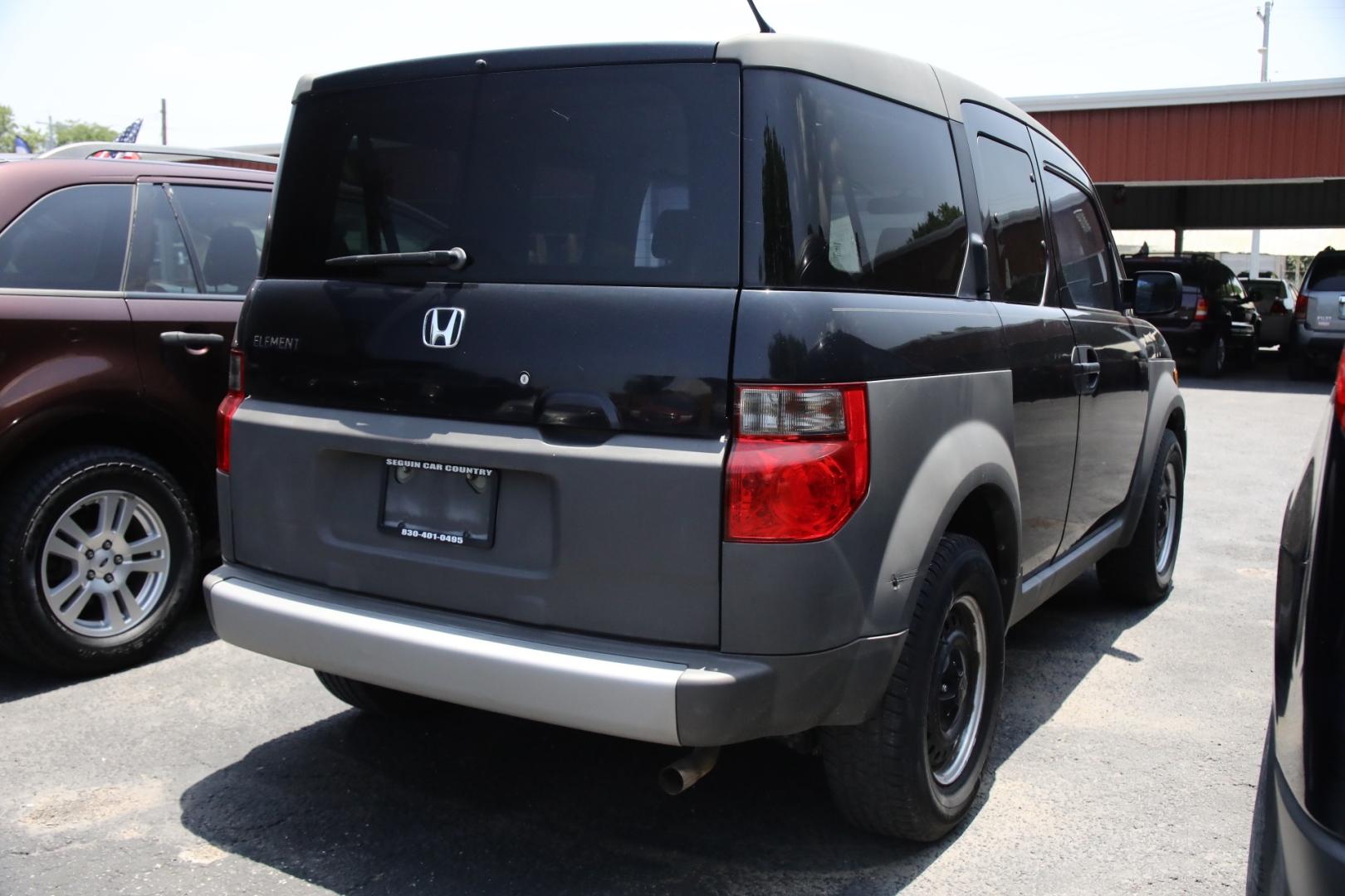 2003 BLACK HONDA ELEMENT DX 2WD (5J6YH17203L) with an 2.4L L4 DOHC 16V engine, 5-SPEED MANUAL transmission, located at 420 E. Kingsbury St., Seguin, TX, 78155, (830) 401-0495, 29.581060, -97.961647 - Photo#5